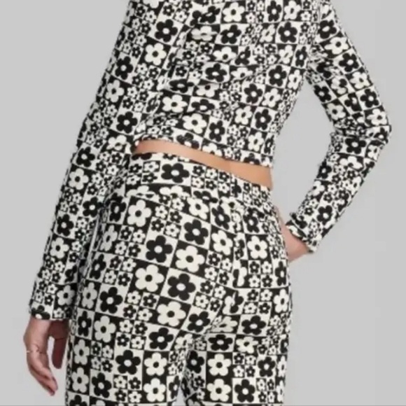 NWT Black and White 80s Floral Patterned Pants - Picture 8 of 8